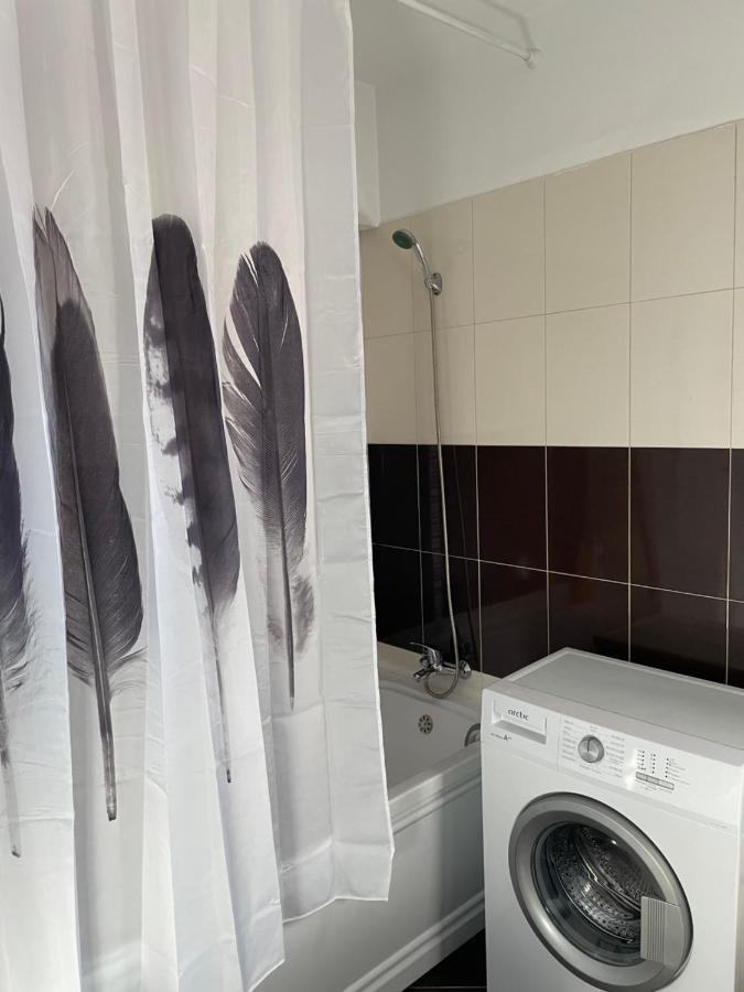 En Passant / A Time In Iasi Apartment Luaran gambar